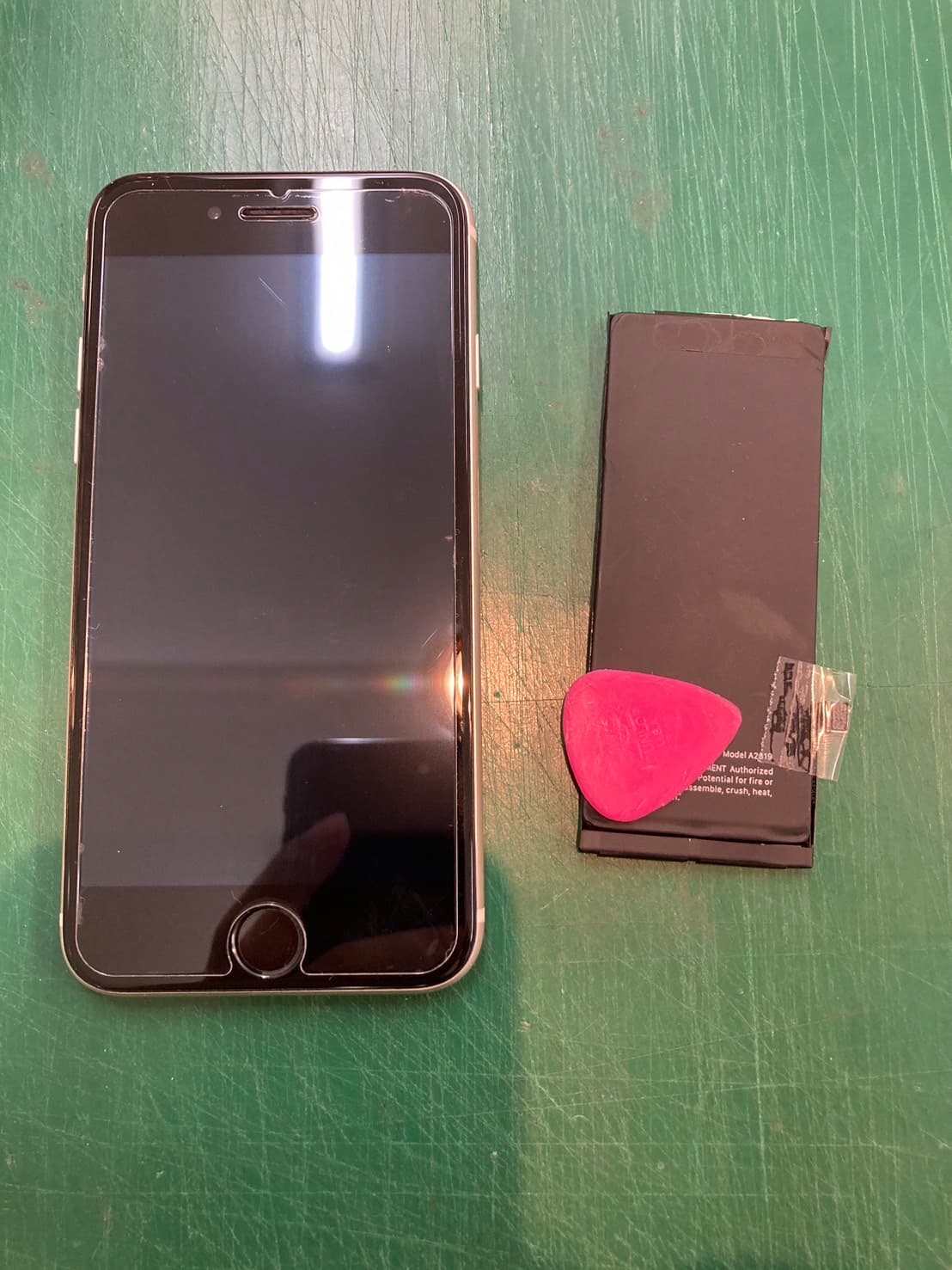和光市でiPhoneSE3のバッテリー交換なら、スマホ修理工房和光市駅北口店まで！！